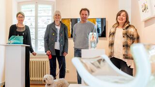 Cosmos Glas: Unter diesem Titel läuft zurzeit eine Ausstellung im Damenbau des Fürstenlagers. Zu sehen sind Skulpturen und Objekte unter anderem von (v.l.) Alkie Osterland, Mary Sych, Reiner Schlestein und Sabine Nein.