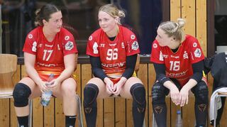 Verschnaufpausen bekamen Flames-Leistungsträgerinnen wie (v.l.) Lisa Friedberger, Dionne Visser und Christin Kühlborn im Heimspiel gegen Bietigheim, um die Kräfte für das Saisonfinale zu schonen.
