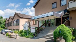 Das Hotel am Bruchsee schließt und wird an den Kreis Bergstraße verkauft, der dort unter anderem Unterkünfte für geflüchtete Menschen schaffen möchte.