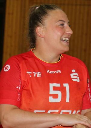 Caroline Hettinger half am Samstag drei Jahre nach ihrem Karriere-Ende mal wieder bei den Flames aus.