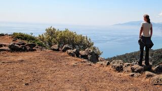 <p>Eine sagenhafte Fernsicht lässt Wanderer vom Gebirge des Supramonte auf Sardinien über das Mittelmeer blicken.</p>
