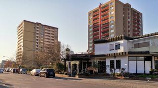 Die Gießener Straße im Heppenheimer Westen hat sich in den vergangenen Jahren zu einem belebten Stadtviertel entwickelt. Einzig der oftmals zu schnelle Durchgangsverkehr bereitet derzeit Sorgen.