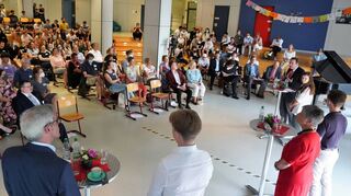 Der 13. Hessische Demokratietag mit Kultusminister Ralph Alexander Lorz fand am Donnerstag in der Geschwister-Scholl-Schule statt.