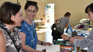 Die Besucherzahl hielt sich beim Bücher- und Medienflohmarkt der SPD Einhausen angesichts des guten Wetters bei dem Termin im Mai in Grenzen.