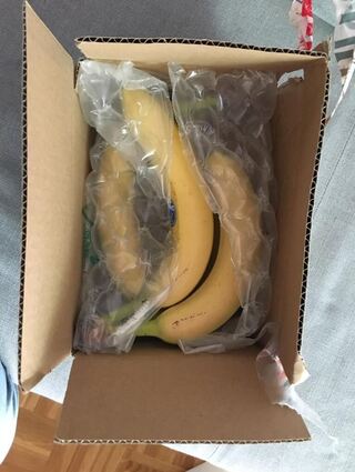 Die Bananen kommen bei myTime.de in einer separaten Lieferung - geschützt durch Luftpolster.