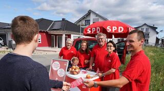 Die Einhäuser Sozialdemokraten hatten im Neubaugebiet Im Knippel einen Stand aufgebaut, um mit den Bürgern ins Gespräch zu kommen.