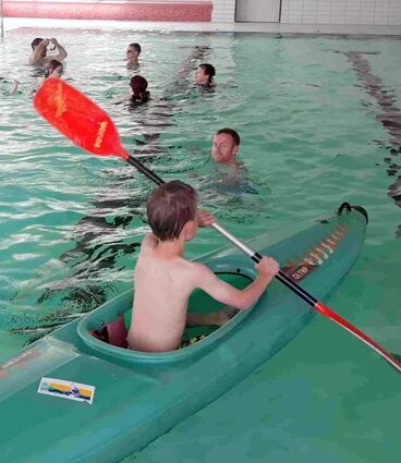 Bevor das Hallenbad von Einhausen vorübergehend (23. Mai bis 7. Juni) geschlossen wurde, führten die Naturfreunde wieder das erste Kanutraining durch.