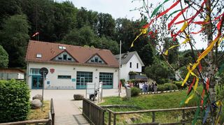 Beim Regionalentscheid zum Wettbewerb „Unser Dorf hat Zukunft“ machten die Teilnehmer in Hochstädten auch bei der Feuerwehr Halt.