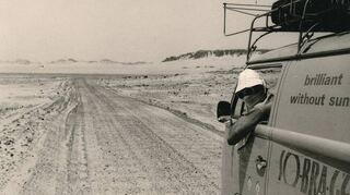 Franz-Josef Thüsing reiste im Jahr 1971 mit Freunden im Bulli durch Afrika, wo diese Bilder entstanden, und 1968 auf dem asiatischen Kontinent.