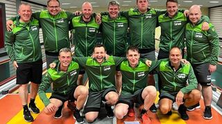 Am Ende der Bundesliga-Aufstiegsrunde feierte Nibelungen Lorsch die Rückkehr in die 1. Bundesliga: hinten v.l. Matthias Ebert, Michael Straub, Patrick Günther, Jurek Osinski, Lars Ebert, Stefan Wernz, Andreas Dietz, vorn v.l. Frank Gutschalk, Nico Zschuppe, Jochen Steinhauer, Holger Walter.