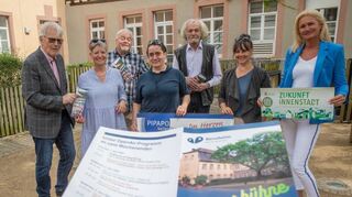 Der Startschuss für die Sommerbühne am Wambolter Hof fällt am ersten Juli-Wochenende. Unser Bild zeigt (v.l.) Heinz-Jürgen Schocke, Christine Klein, Jürgen Kotrade, Tanja Weber, Jürgen Rehm, Anette Fischer und Marion Bopp.