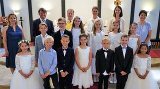 In zwei Gruppen feierten insgesamt 22 Mädchen und Jungen in der Gemeinde Heilig Kreuz ihre Erstkommunion.
