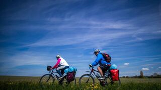 Auf großer Fahrt: Für Radreisen gibt es viele verschiedene Anbieter, die den Radelnden unterschiedliche Schwerpunkte anbieten – von Sport bis Genuss.