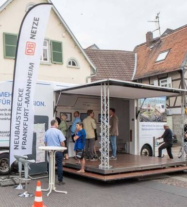 Das DB-Infomobil fährt durch die Region, am Mittwoch (29.) hält es am Einhäuser Juxplatz.