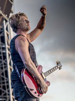Rückblick auf den Hessentag 2014 in Bensheim. Die Fotos entstanden beim Umzug durch die Stadt, bei den Konzerten von Sunrise Avenue und Bryan Adams in der Hessentags-Arena, beim abschließenden Helferfest im Festzelt sowie beim Ansturm auf der Festmeile.