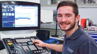Konrad Schäfer ist Hessens landesbester Prüfungsabsolvent 2021 im Ausbildungsberuf Industriemechaniker.