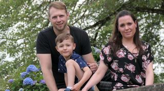 Tina Linzmeier-Vollrath und Axel Linzmeier, hier mit ihrem Sohn Jan, sind das Brautpaar im Lindenfelser Burgfestzug.