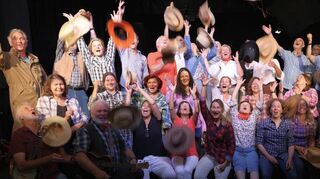 Die Voice-Akademie gastiert am 9. Juli im Theater Mobile mit ihrem Sommerkonzert unter dem Titel „Für eine Handvoll Songs“.