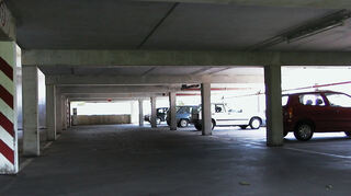 Die Stadt verkauft ihre Parkplätze im Parkhaus des Kurvenzentrums.