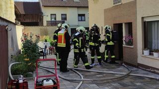 Mit zwei Einsatztrupps unter Atemschutz löschte die Feuerwehr Einhausen den Küchenbrand in der Hauptstraße.