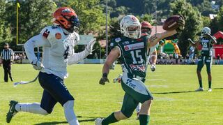Mit Ball: Lars Kozlowski bei seinem Touchdown zum 21:0.