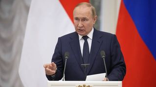 Noch bringen die Sanktionen Präsident Wladimir Putin nicht in Bedrängnis. So steigen etwa Russlands Gewinne aus dem Öl- und Gasverkauf.