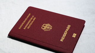 mid Groß-Gerau - Ein gültiges Ausweisdokument wie der Reisepass gehört zu jeder Reise-Ausstattung.