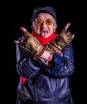 Heiß her geht es bei dem Musical „Ewig Jung – Ein Songdrama von Erik Gedeon“.