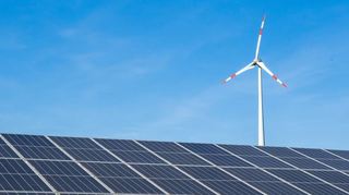 Carsten Hoffmann betont, dass „Windräder und Solaranlagen die günstigste Möglichkeit sind, Strom zu erzeugen, da kein Brennstoffeinsatz notwendig ist.“