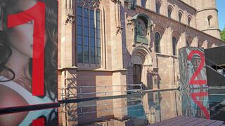 Eine Festspielbühne im Wasser. Die Vorbereitungen vor dem Wormser Kaiserdom für die Premiere am 15. Juli laufen auf Hochtouren.