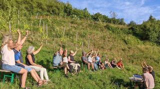Die Jahreshauptversammlung des „Alte Burg“-Vereins fand an einem lauen Sommerabend im Schauweinberg „Serpentino“ statt.