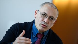 Chodorkowski musste jahrelang in Haft, angeblich wegen Steuerbetrugs. Heute lebt er im Exil in London – und kritisiert Russlands Angriff auf die Ukraine scharf.