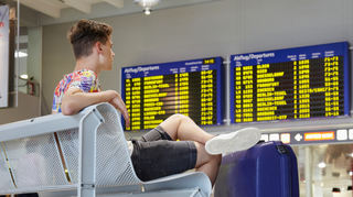 mid Groß-Gerau - Wer seinen Sommerurlaub nicht mit dem Flugzeug antritt, kann sich momentan freuen. Doch auch mit Schiff, Bus oder Bahn kann so einiges schief gehen.