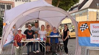 Mit einem Stand in der Fußgängerzone informierte Behindertenbeauftragte Gudrun Frehse über die Themen Gleichstellung, Barrierefreiheit und Inklusion.