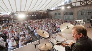 Kaum wegzudenken aus dem Programm der Heppenheimer Festspiele im Kurmainzer Amtshof ist Publikumsliebling Walter Renneisen. Auch in diesem Jahr ist er dabei. Das Foto zeigt ihn bei einem Gastspiel in der Saison 2011.