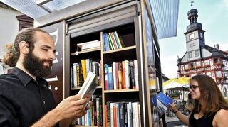 In Büchern aus dem aktuellem Programm namhafter Verlage kann man in Lorsch bei der Aktion „Stadt-Lesen“ wieder nach Herzenslust schmökern.