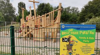In Kooperation mit dem Heppenheimer Lions Club hat die Stadt ein Spielschiff auf dem Spielplatz am Bruchsee errichtet.
