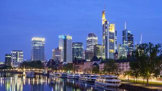 Die Werte von Deutscher Bank und Commerzbank im Depot Rhein-Main – im Bild die Frankfurter Bankenskyline – leiden unter der aktuellen Lage.