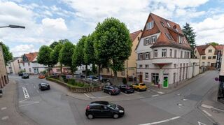 Kann der Kurvenbereich Platanenallle/Grieselstraße verkehrstechnisch entschärft werden? Der Bauausschuss stimmte jedenfalls für eine Prüfung.
