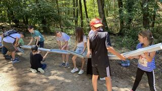 Bei den erlebnispädagogischen Tagen hatten die Kinder der Carl-Orff-Schule einige schwierige Aufgaben vor der Brust. Sie lösten sie als Gruppe.