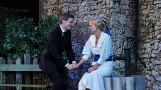 Ein Kaleidoskop der Gefühle bot die Inszenierung von Zuckmayers „fröhlichem Weinberg“ beim Neustart der Heppenheimer Festspiele im Amtshof.