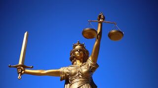 Im Mordprozess gegen einen Mann aus Bensheim, der seine Geliebte getötet haben soll, hat die Verteidigung eine Haftstrafe von höchstens fünf Jahren gefordert.