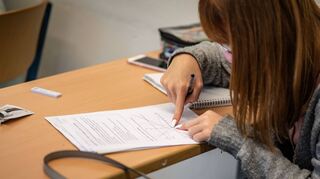 Schulen in Hessen bieten auch in den Sommerferien wieder freiwillig Lerncamps zur Kompensation von Lernrückständen für die eigenen Schüler an.