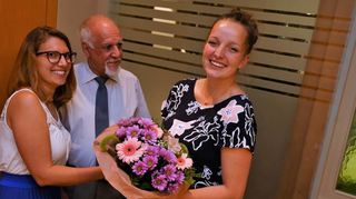 Die SPD Bensheim hat Josefine Koebe (r.) als mögliche Wahlkreiskandidatin für die Landtagswahl im kommenden Jahr nominiert. Die stellvertretende Vorsitzende Julia Hamm und Vorsitzender Jürgen Kaltwasser gratulierten.