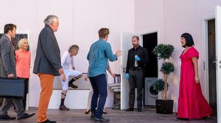 Bei der Premiere der Farce „Cash“ hielten die Darsteller bis zum Ende ein atemberaubendes und sich immer wieder steigerndes Tempo durch.
