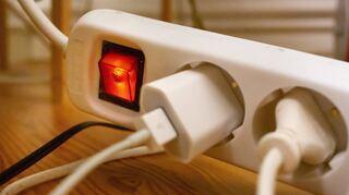 Eine schaltbare Steckerleiste macht das Stromsparen leichter, weil Stand-by-Verluste mehrerer Geräte so mit einem Handgriff vermieden werden können.