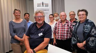 Reimund Strauch (vorne) wurde als Vorsitzender von „Mensch vor Verkehr“ bestätigt. Unser Bild zeigt ihn mit einem Teil des Vorstandsteams.