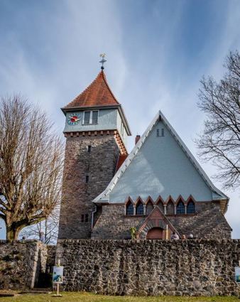 Die evangelische Kirche in Gadernheim macht einiges her - doch wer hat sie entworfen?