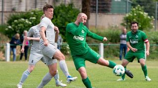 Im Mai standen sich der SV Lindenfels (am Ball Stephan Weber) und der VfR Fehlheim II zuletzt gegenüber, heute eröffnen sie die neue A-Liga-Saison.