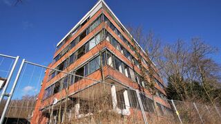 Inzwischen wird auch das ehemalige Laborgebäude des Chemiewerks in Lautern saniert.